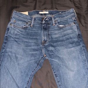 American Eagle light wash jeans 30x32